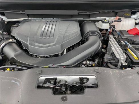 Used 2025 Chevrolet Traverse RS image 25