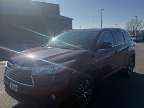 Used 2016 Toyota Highlander XLE image 6