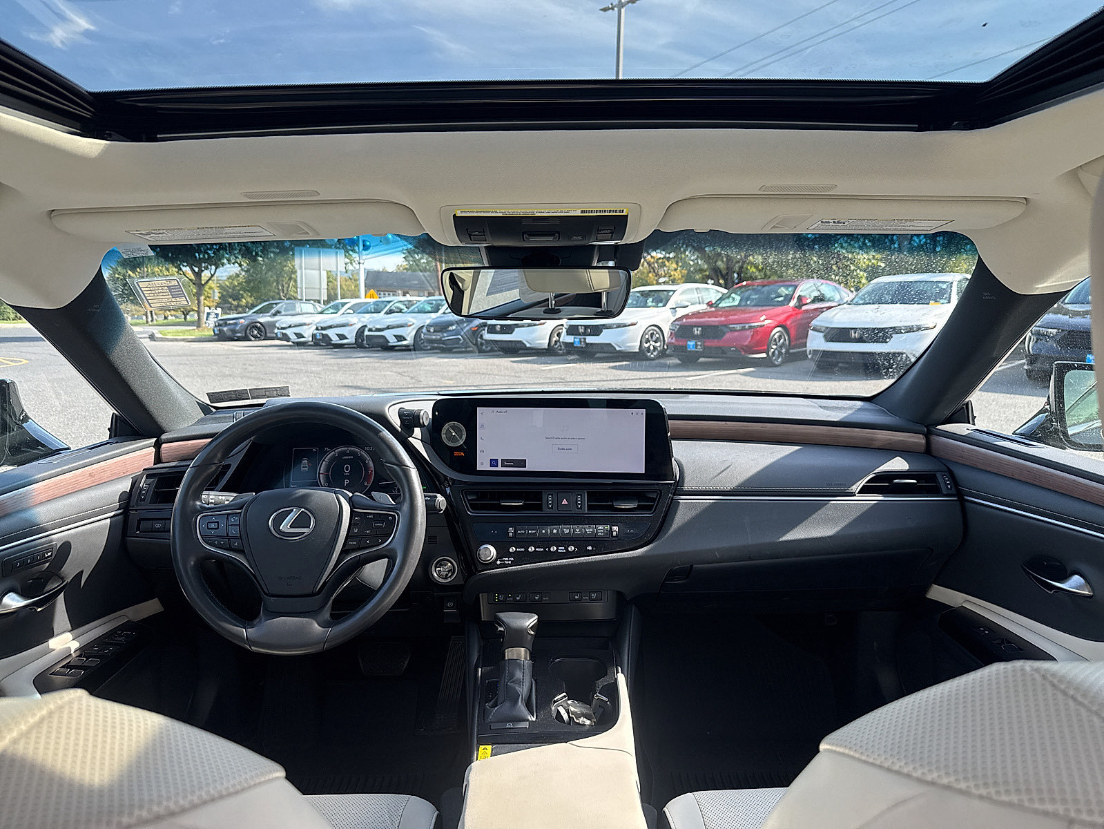 Used 2024 Lexus ES 350 w/ Premium Package FWD image 5