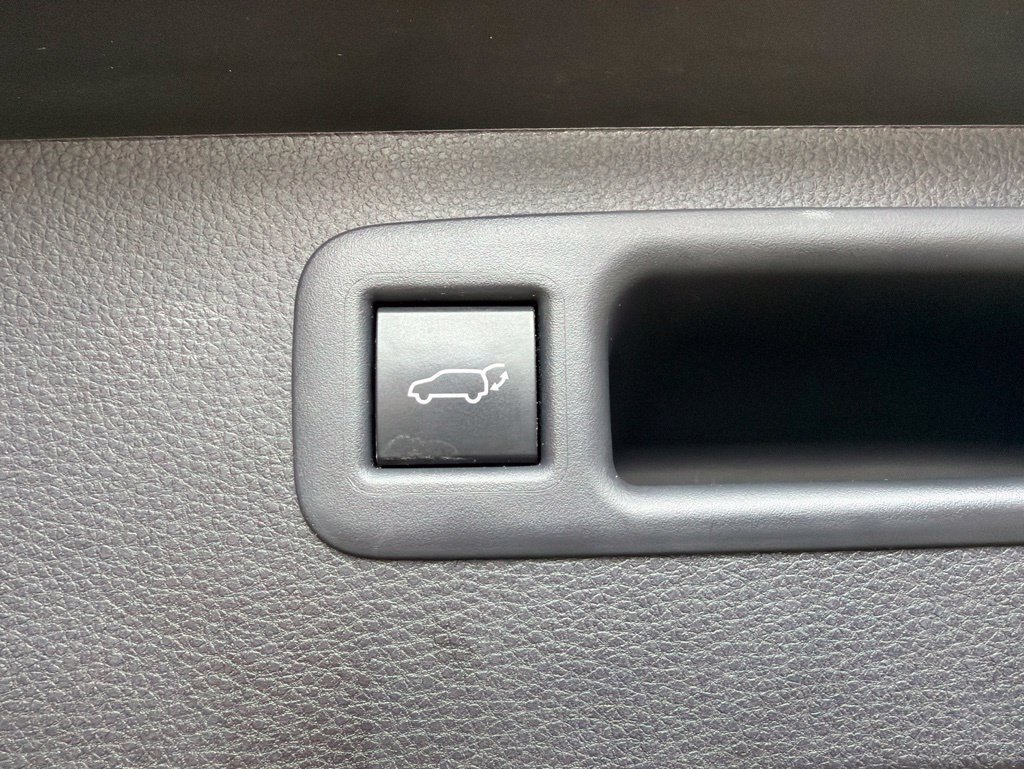 Used 2023 Toyota Highlander XSE AWD/4WD image 10
