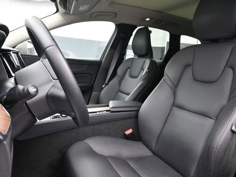 Used 2023 Volvo XC60 B5 Plus w/ Protection Package Premier FWD image 9