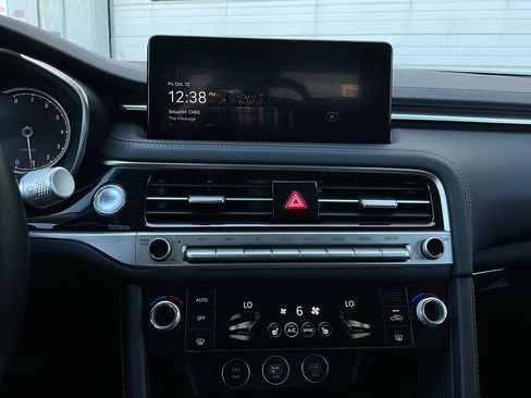 Used 2025 Genesis G70 2.5T image 26