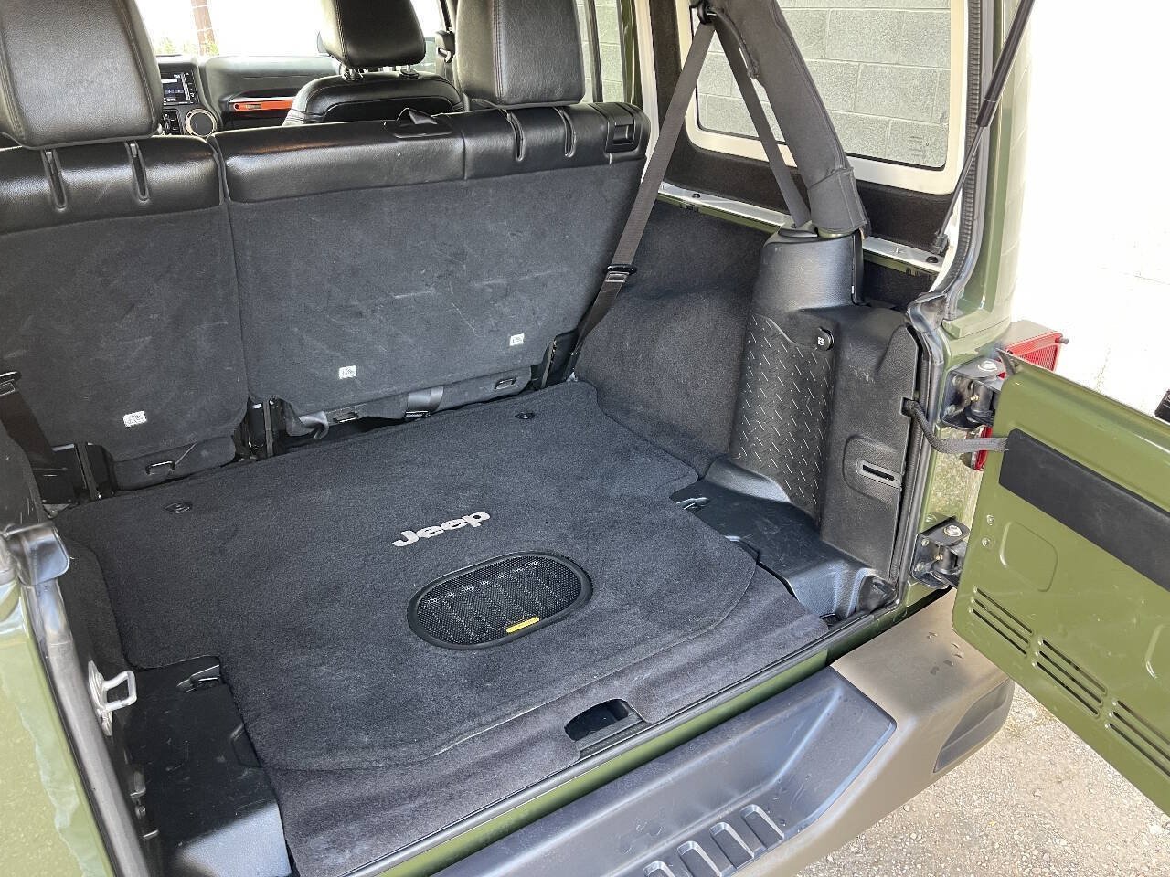 Used 2016 Jeep Wrangler Unlimited Sahara AWD/4WD image 17