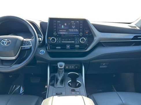 Used 2022 Toyota Highlander XLE image 12