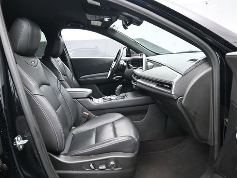 Used 2024 Cadillac XT4 Premium Luxury image 32