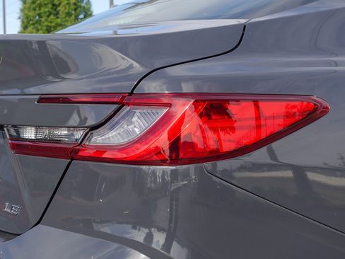 Used 2025 Toyota Camry LE image 5