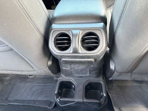 Used 2022 Jeep Wrangler Sport AWD/4WD image 18