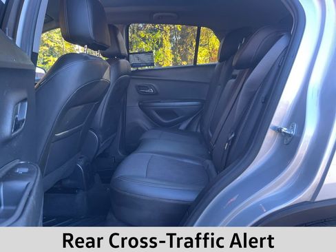 Used 2021 Chevrolet Trax LT w/ Driver Confidence Package image 9