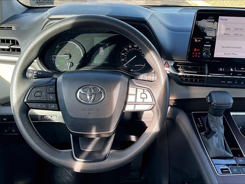 Certified 2024 Toyota Sienna LE image 6
