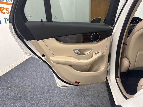 Used 2018 Mercedes-Benz GLC 300 4MATIC image 12
