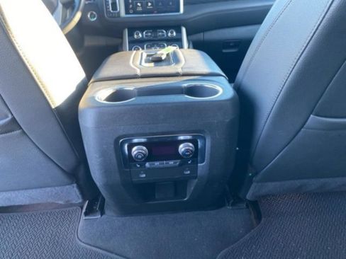 Used 2024 GMC Yukon XL Denali RWD image 32