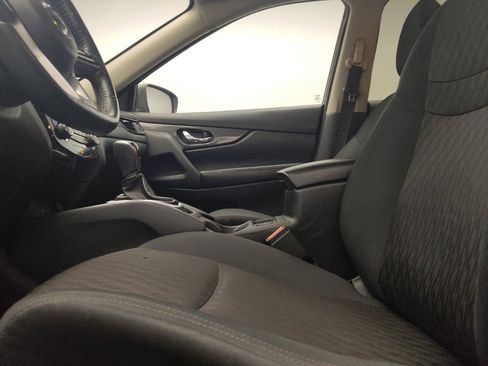 Used 2019 Nissan Rogue SV w/ Premium Package FWD image 17