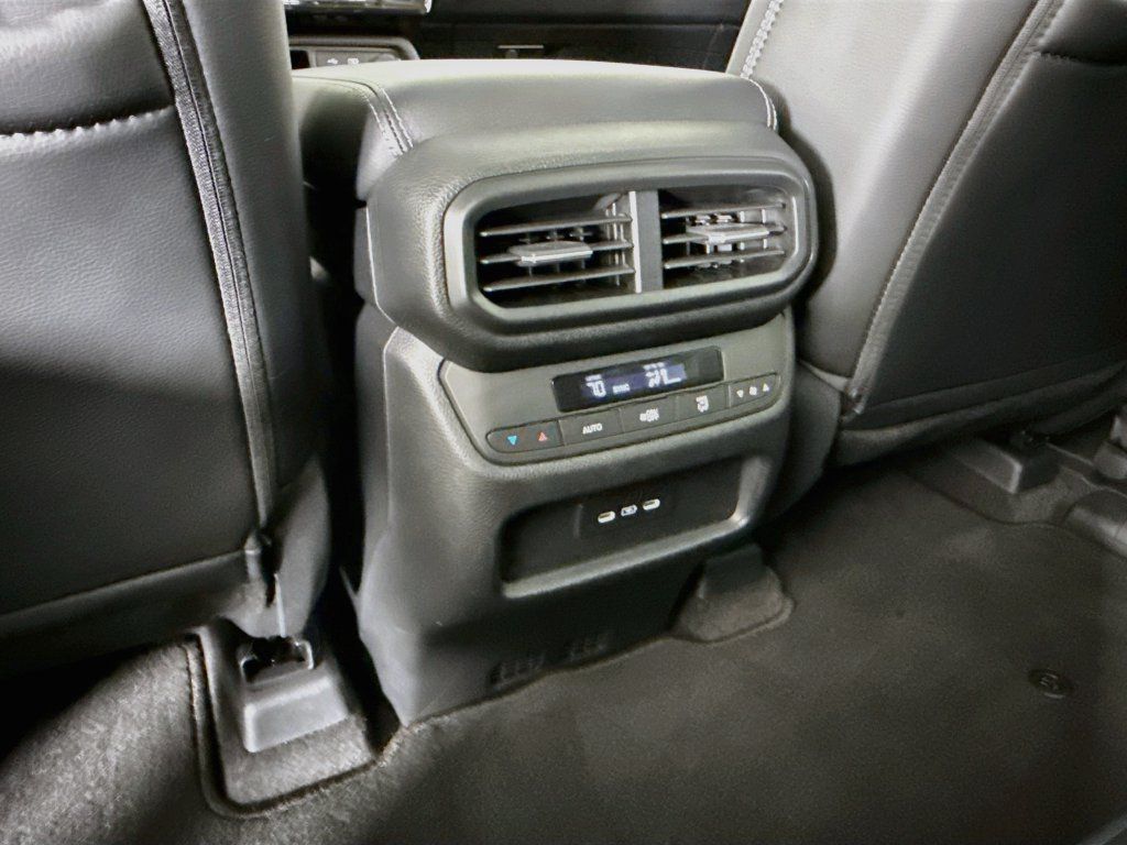 Used 2025 Honda Pilot Touring image 16
