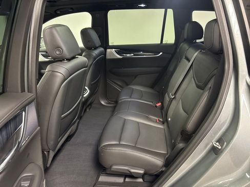 Used 2023 Cadillac XT6 Premium Luxury w/ Technology Package image 6