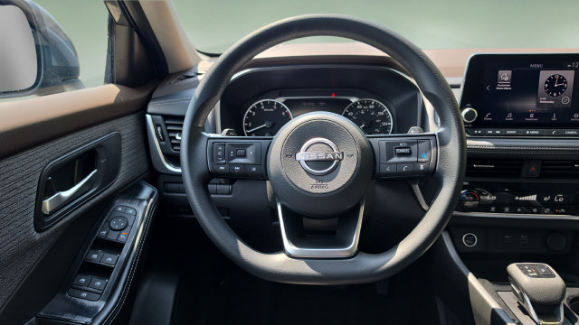 Used 2023 Nissan Rogue SV FWD image 8