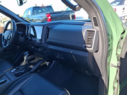 Used 2022 Nissan Frontier PRO-4X w/ Pro-4X Premium Package image 25