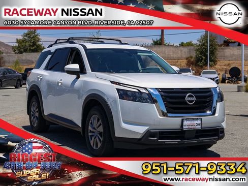 Used 2025 Nissan Pathfinder SV w/ SV Premium Package FWD image 1