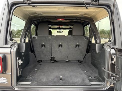 Used 2020 Jeep Wrangler Unlimited Sahara image 29