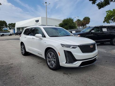 Certified 2025 Cadillac XT6 Premium Luxury FWD image 7