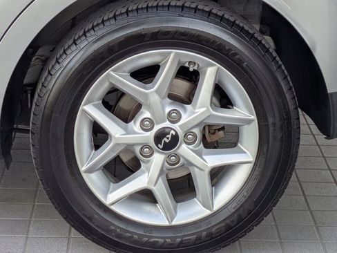 Used 2023 Kia Soul LX w/ LX Technology Package image 13