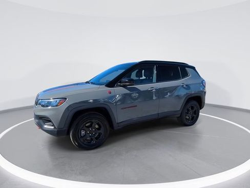 Used 2024 Jeep Compass Trailhawk image 4