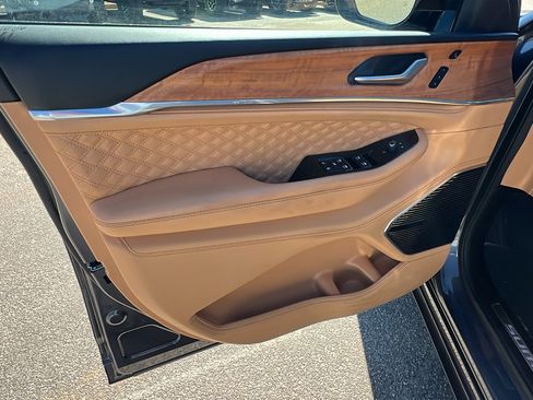 Used 2024 Jeep Grand Cherokee Summit image 14