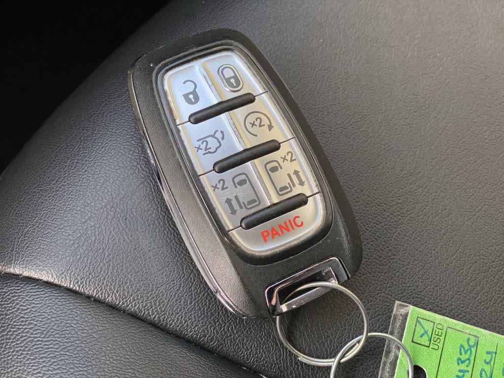 Used 2024 Chrysler Pacifica Limited FWD image 27