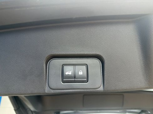 Used 2025 Nissan Rogue SV FWD image 30