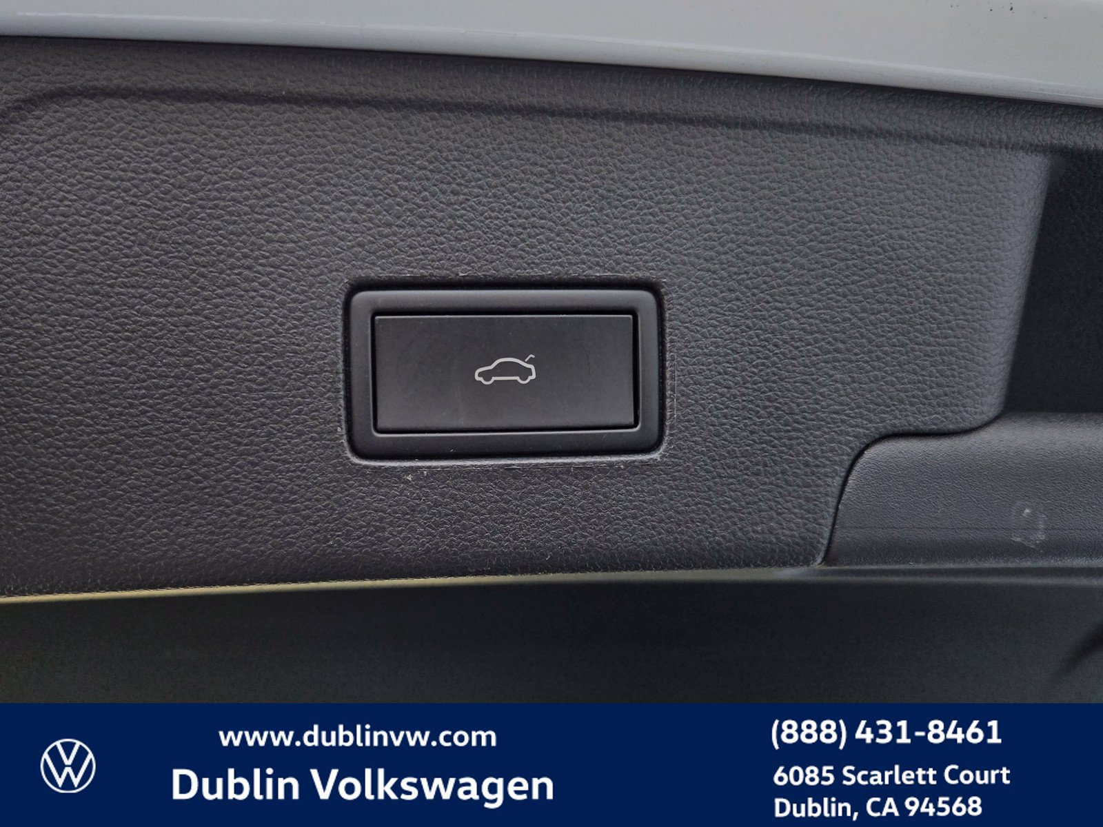Certified 2023 Volkswagen Atlas Cross Sport SE FWD image 22