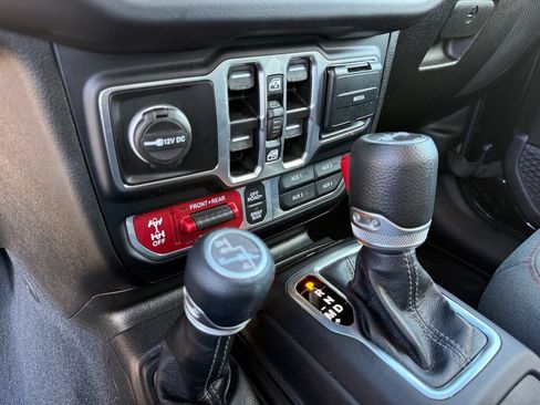 Used 2024 Jeep Wrangler Unlimited Rubicon AWD/4WD image 26