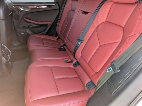 Used 2022 Porsche Macan image 28