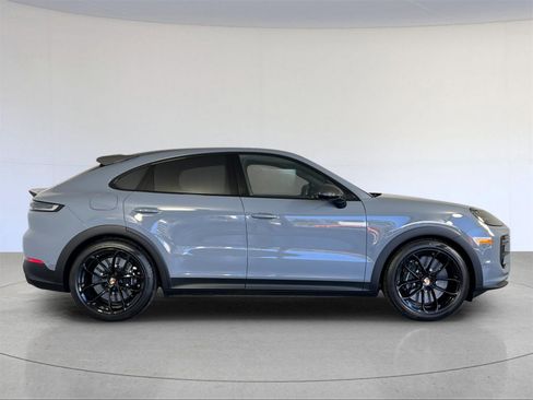 New 2025 Porsche Cayenne Turbo GT image 9