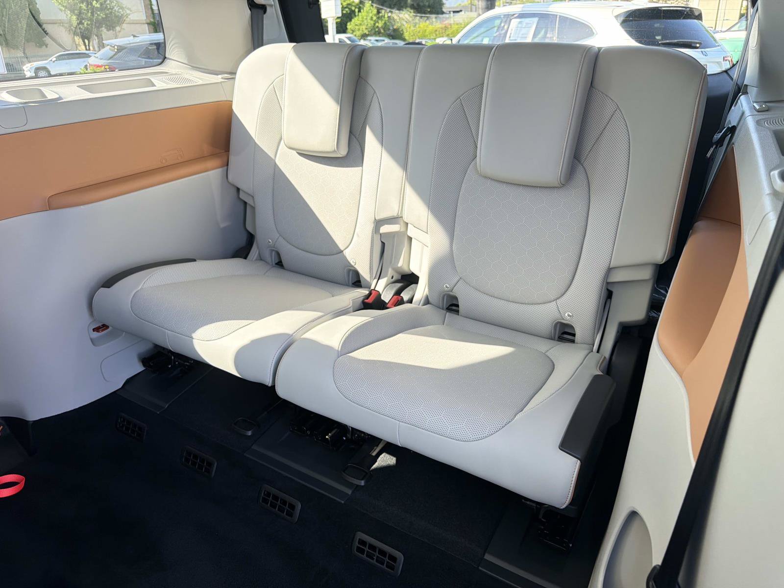 Certified 2025 Volkswagen ID. Buzz Pro S Plus RWD image 11