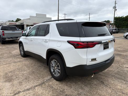 Used 2022 Chevrolet Traverse LT FWD image 4