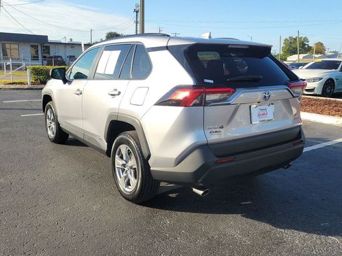 Used 2022 Toyota RAV4 XLE image 4