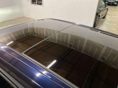 Used 2019 Porsche Cayenne w/ Premium Package image 24