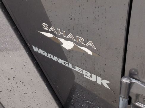 Certified 2018 Jeep Wrangler Sahara w/ Connectivity Group image 14