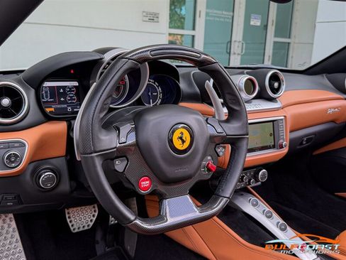 Used 2017 Ferrari California T RWD image 12