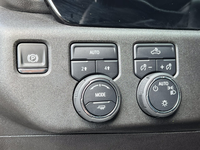 Used 2025 Chevrolet Silverado 1500 LT AWD/4WD image 18