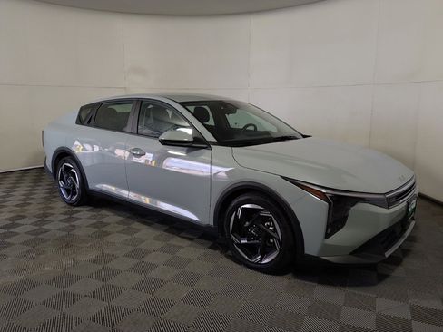 Used 2025 Kia K4 EX FWD image 11