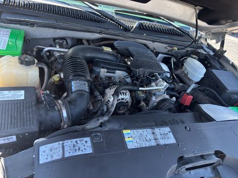Used 2005 Chevrolet Silverado 3500 LS w/ Heavy-Duty Power Package AWD/4WD image 17