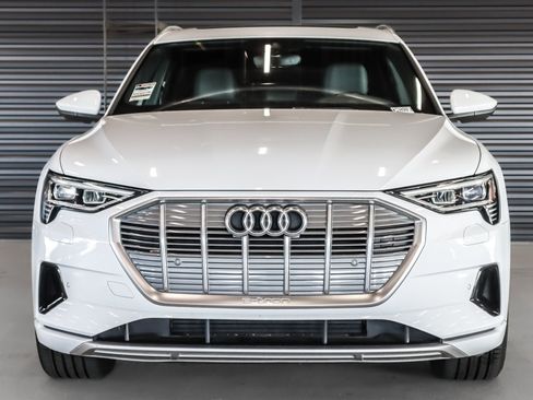 Used 2022 Audi e-tron Premium image 10