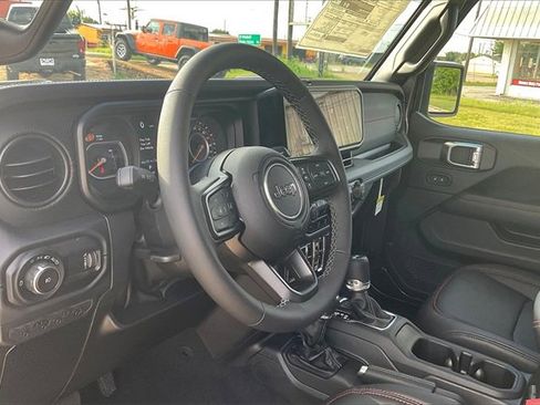 New 2025 Jeep Wrangler Unlimited Rubicon image 10