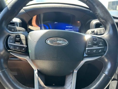 Used 2023 Ford Explorer Platinum w/ Technology Package AWD/4WD image 23