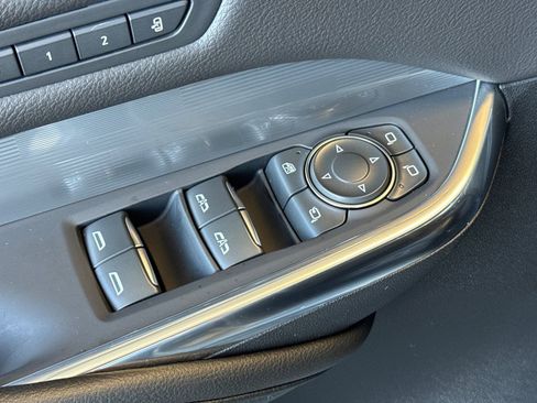 Certified 2025 Cadillac XT4 Premium Luxury image 11