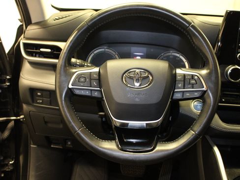 Used 2021 Toyota Highlander LE AWD/4WD image 20