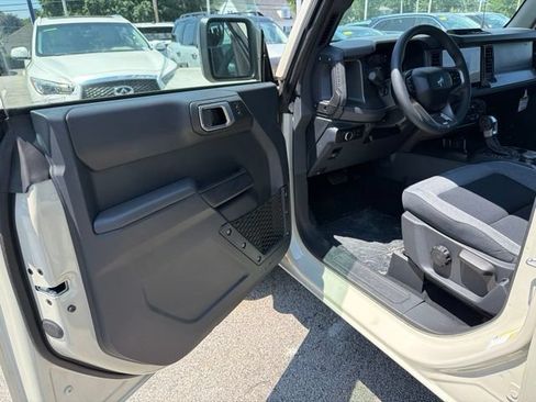 New 2025 Ford Bronco 4-Door AWD/4WD image 10