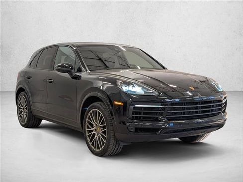 Certified 2023 Porsche Cayenne Platinum Edition image 7