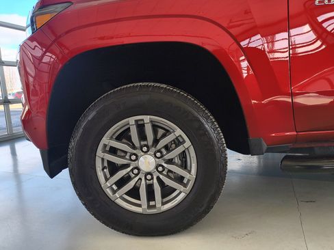 Used 2023 Chevrolet Colorado LT w/ LT Convenience Package II image 25