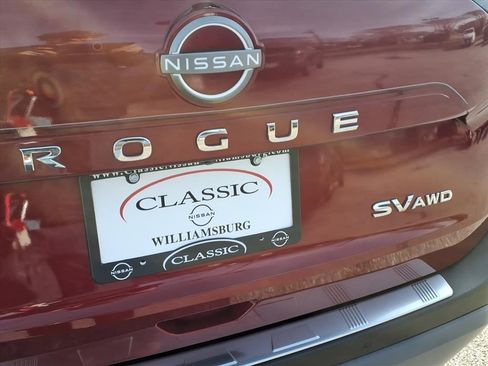 Used 2023 Nissan Rogue SV w/ SV Premium B Package image 9